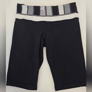 Lululemon Shorts Size 4 Black Reversible